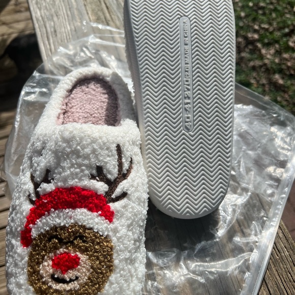 Rudolph /Christmas cream color bedroom slippers - Picture 9 of 9